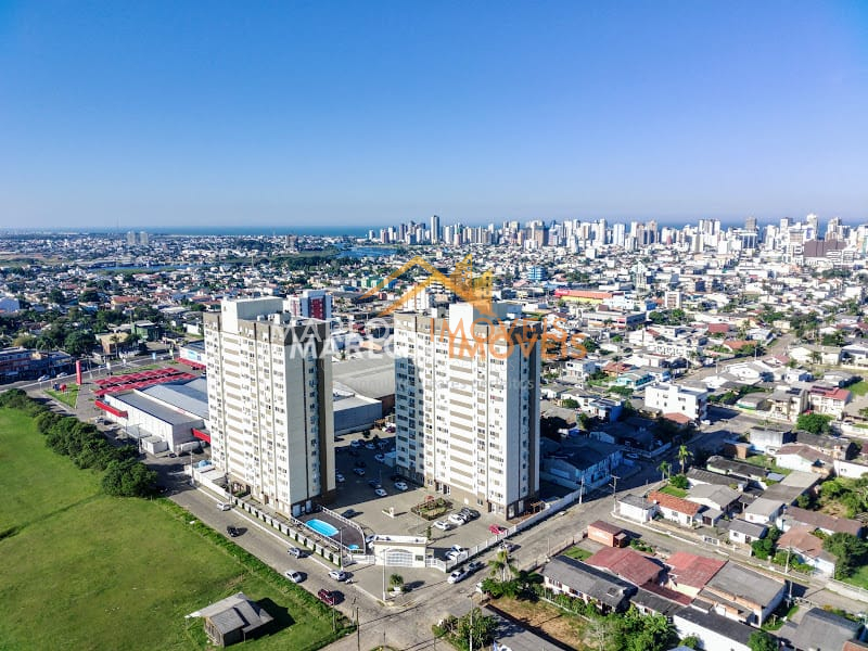 - Excelente apartamento com 3 dormitórios, sendo 1 suíte. Com garagem e churrasqueira. Leste/Norte em bairro estritamente residencial em Torres/RS.