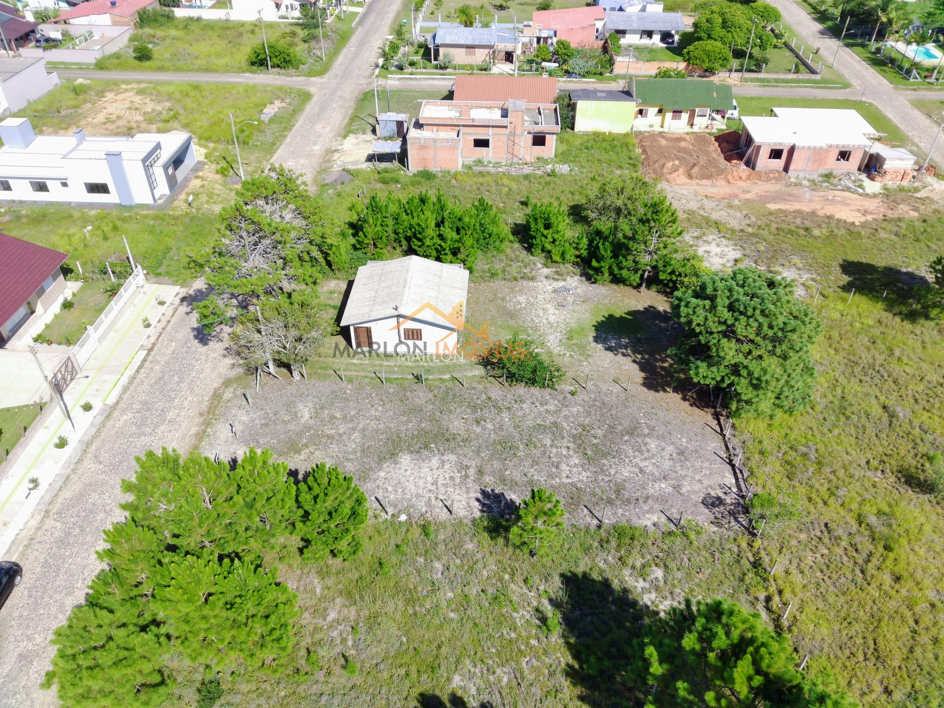 - Terreno à venda, Praia Paraíso, Torres, RS - Aterrado, Escriturado, Registrado pronto para construir! Venha  conferir...