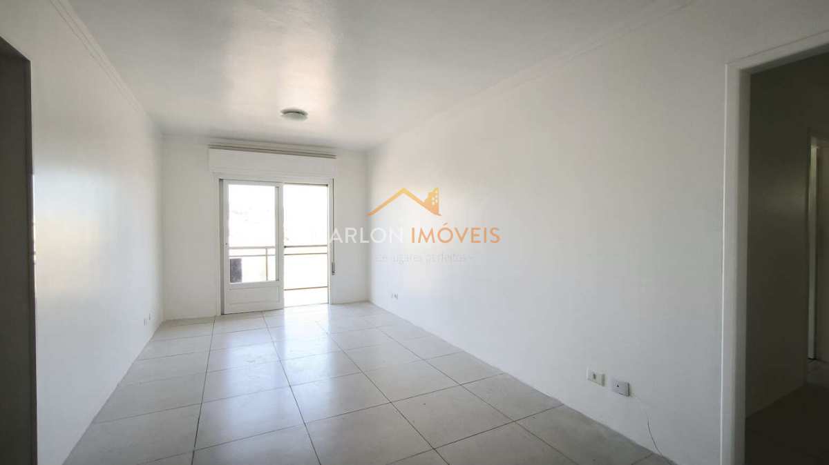  - Apartamento à venda no centro em Torres/RS com 2 dormitórios, dependência de empregada e garagem. Em frente ao Supermercado Nacional.