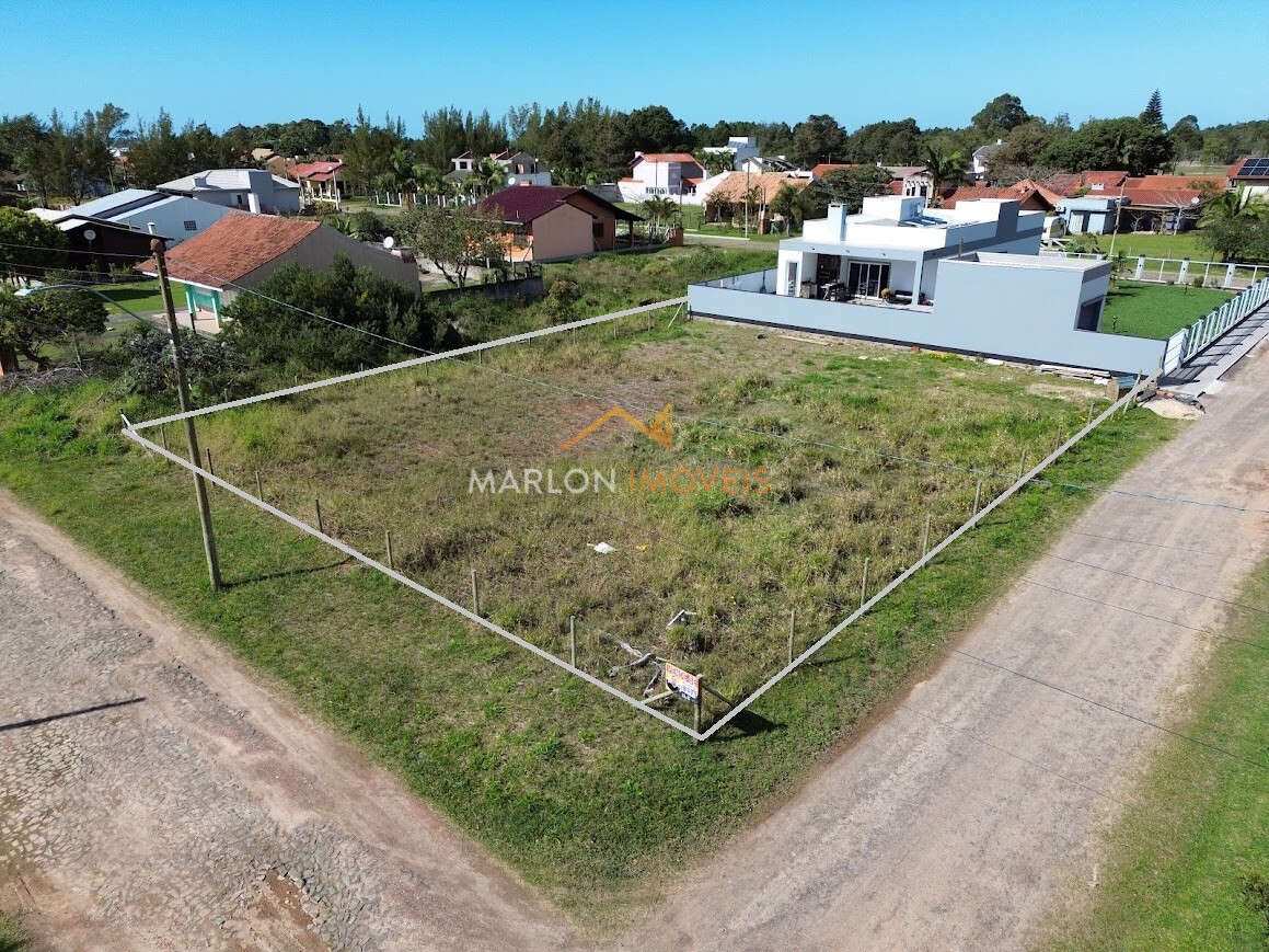 Dois terrenos de esquina, bem localizados a venda na Praia Paraíso em Torres/RS. - Marlon Imóveis - Torres/RS