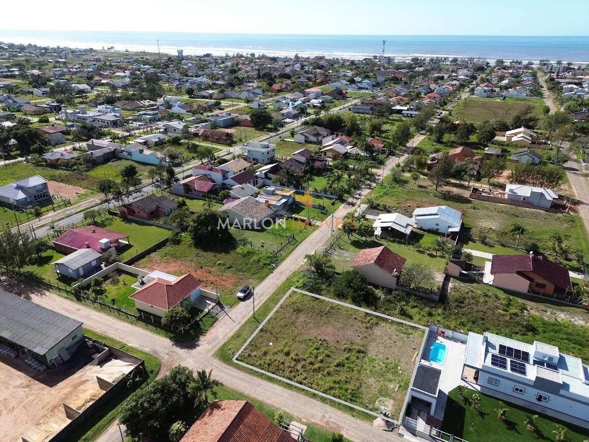 Dois terrenos de esquina, bem localizados a venda na Praia Paraíso em Torres/RS. - Marlon Imóveis - Torres/RS