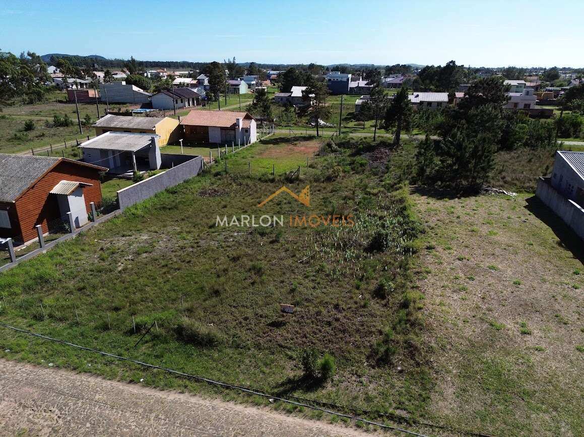 - Lindo terreno na Praia Paraíso em Torres a poucos metros do mar.