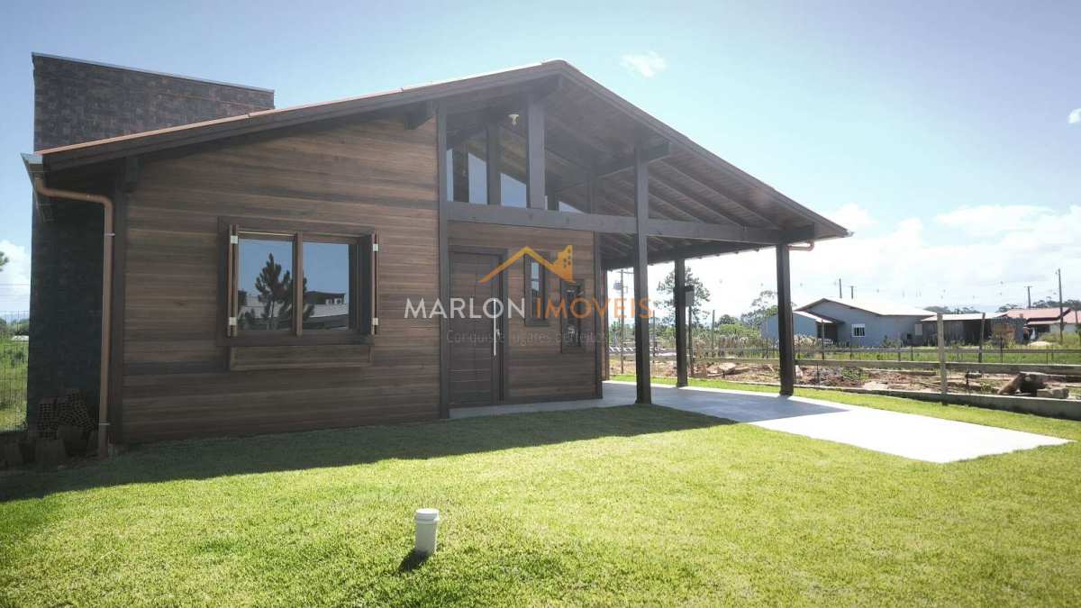  - Ótima casa mista, em madeira nobre, nunca habitada! Nova