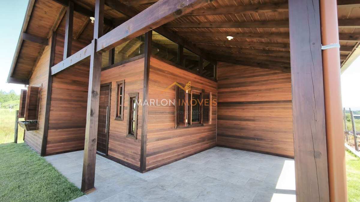  - Ótima casa mista, em madeira nobre, nunca habitada! Nova