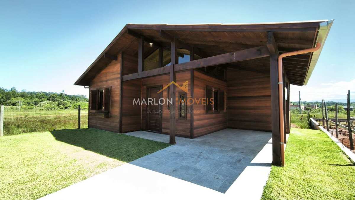  - Ótima casa mista, em madeira nobre, nunca habitada! Nova