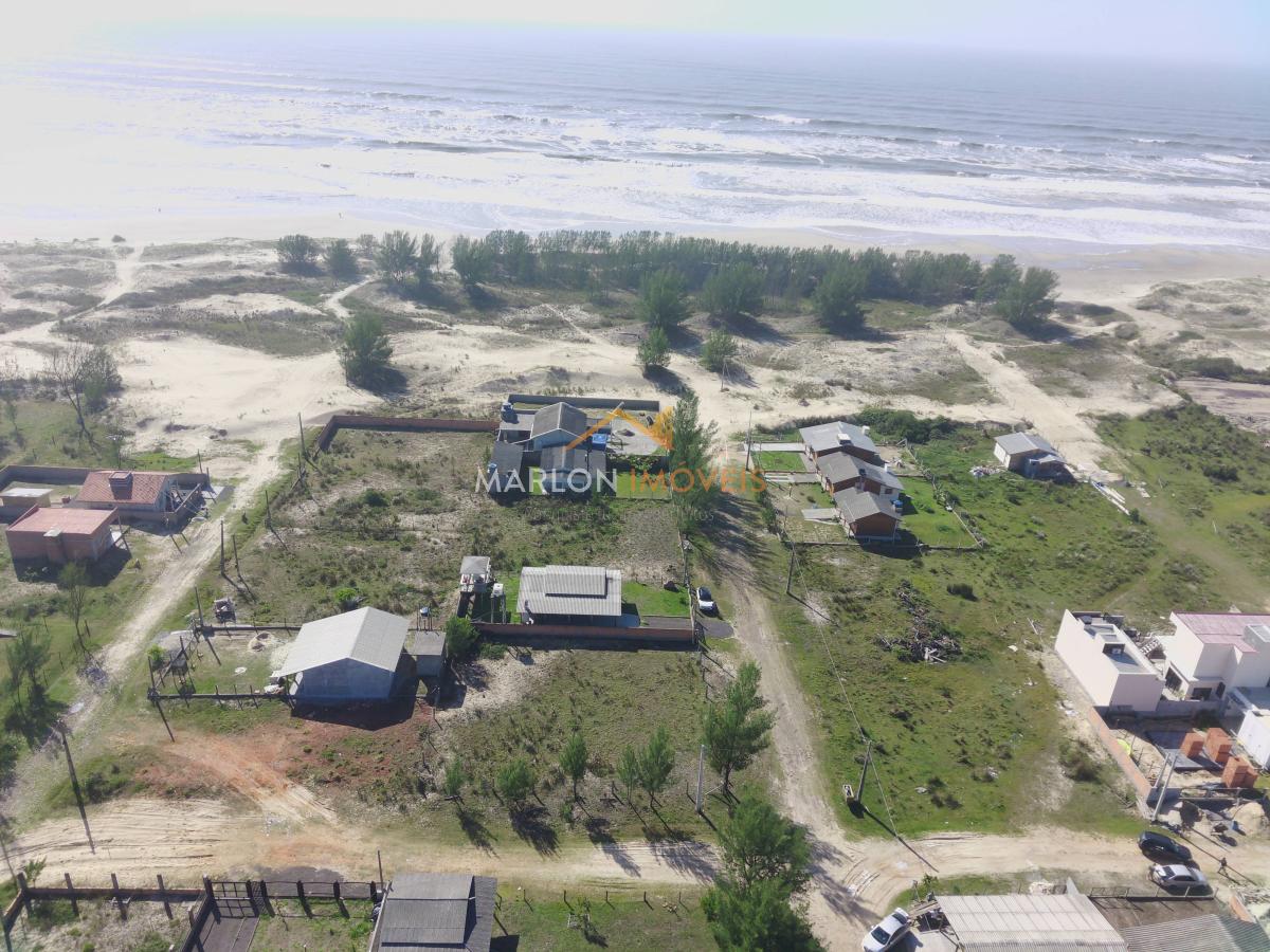 Terreno de esquina na Praia Ribeiro em Passo de Torres/SC a poucos passos do mar! - Marlon Imóveis - Torres/RS