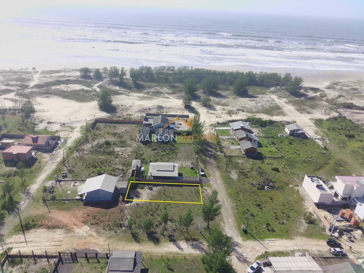 Ótimo terreno a poucos passos do mar na Praia Ribeiro em Passo de Torres/SC - Marlon Imóveis - Torres/RS