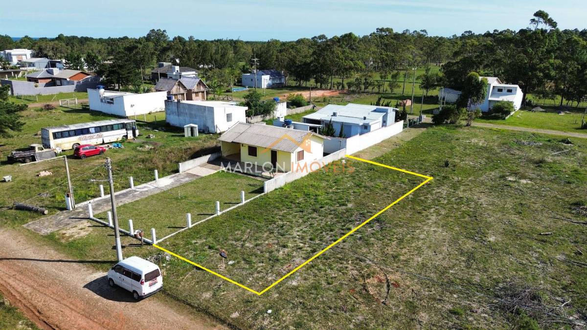 Ótimo terreno com 360m², de frente para o Norte, aterrado e com todas as documentações em dia! - Marlon Imóveis - Torres/RS