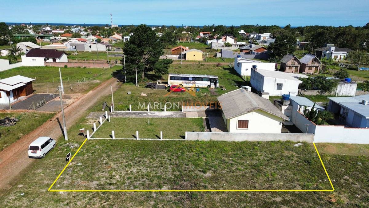  - Ótimo terreno com 360m², de frente para o Norte, aterrado e com todas as documentações em dia!