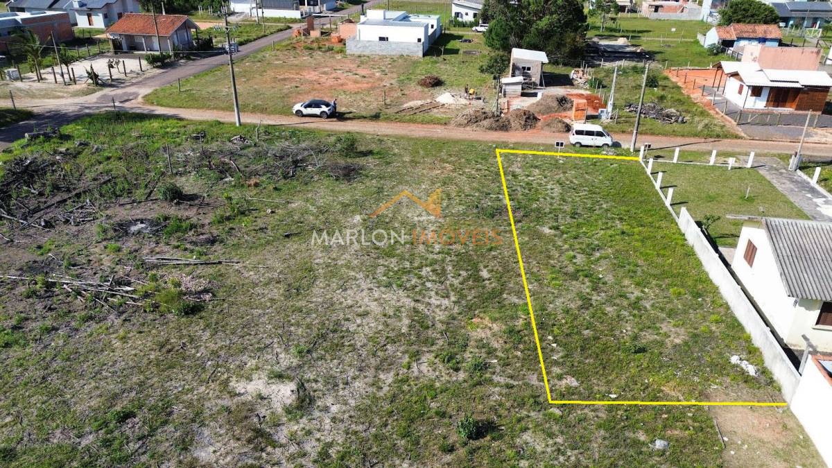  - Ótimo terreno com 360m², de frente para o Norte, aterrado e com todas as documentações em dia!