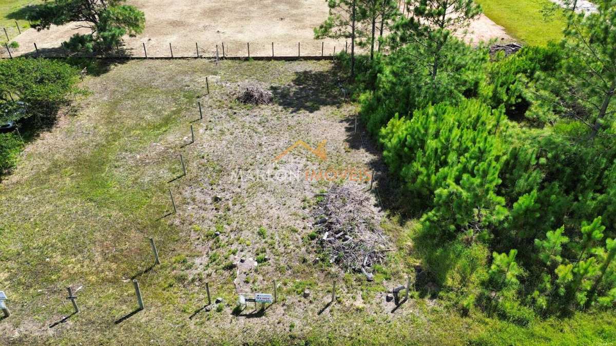 Ótimo terreno de 360m² a poucas quadras do mar e com todas as documentações em dia. - Marlon Imóveis - Torres/RS