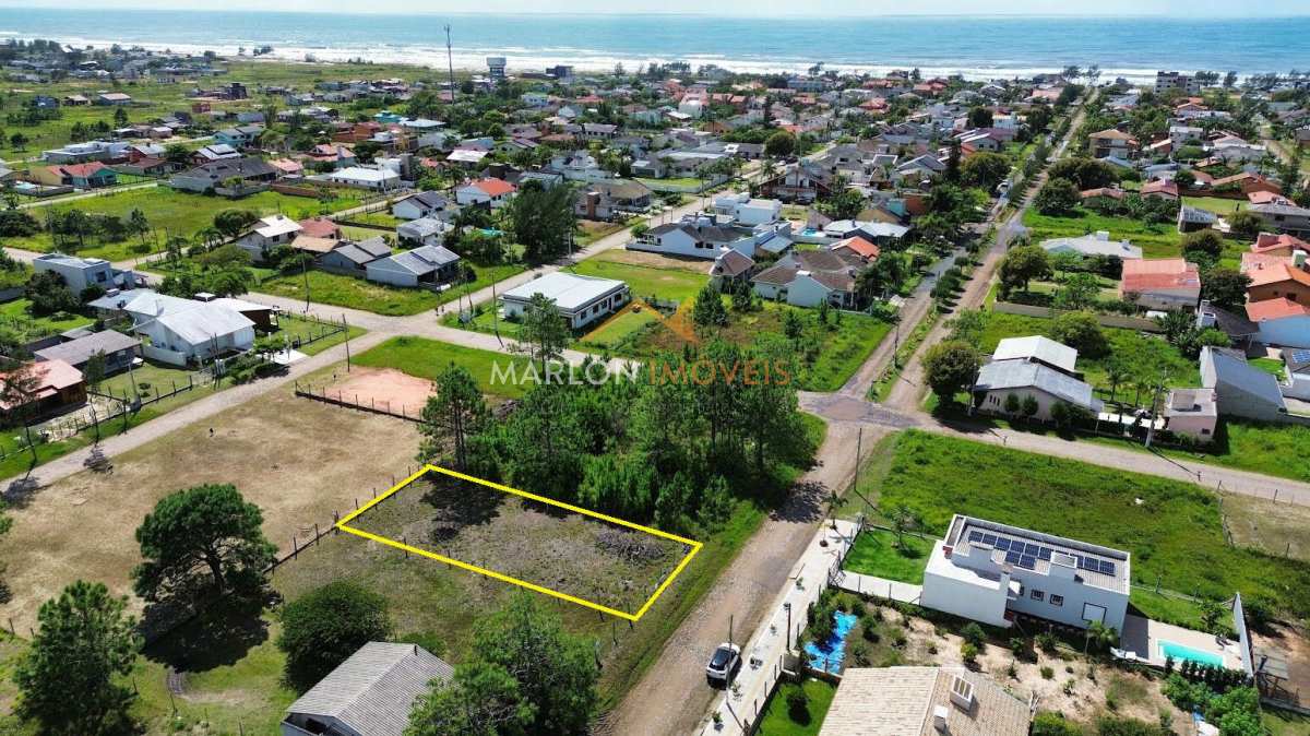 Ótimo terreno de 360m² a poucas quadras do mar e com todas as documentações em dia. - Marlon Imóveis - Torres/RS