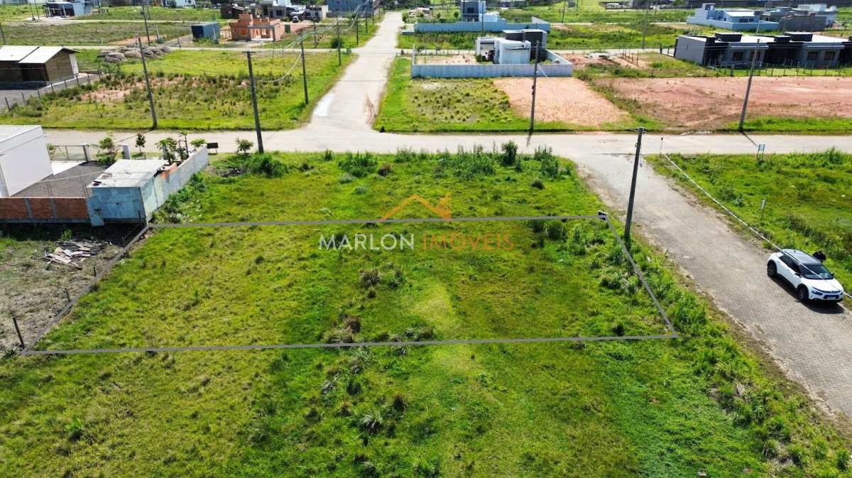 Ótimo terreno de frente para o leste em Torres/RS - Estuda-se carro como parte de pagamento - Marlon Imóveis - Torres/RS