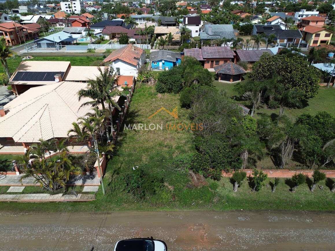 Raridade. Excelente terreno a venda na Praia Paraíso em Torres/RS apenas 150 metros do mar. - Marlon Imóveis - Torres/RS
