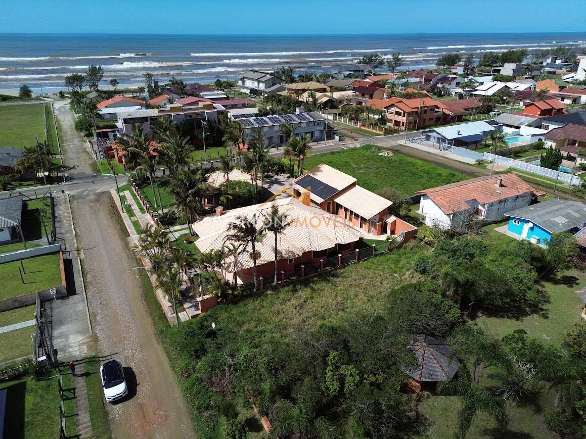 Raridade. Excelente terreno a venda na Praia Paraíso em Torres/RS apenas 150 metros do mar. - Marlon Imóveis - Torres/RS