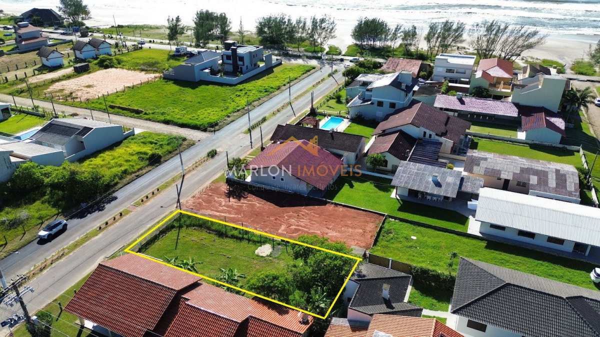 Raridade, terreno de frente para o norte a 50 metros do mar. - Marlon Imóveis - Torres/RS