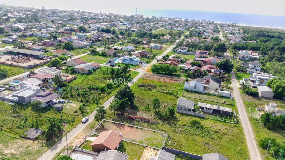 Ótimo terreno, frente norte com 360m² , aterrado e pronto para construir em Torres/RS - Marlon Imóveis - Torres/RS