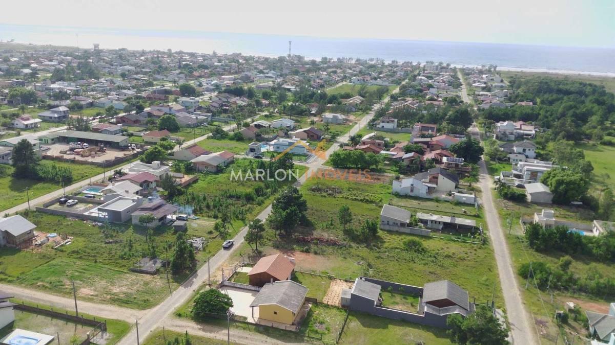  - Ótimo terreno, frente norte com 360m² , aterrado e pronto para construir em Torres/RS