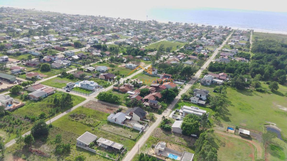  - Ótimo terreno, frente norte com 360m² , aterrado e pronto para construir em Torres/RS