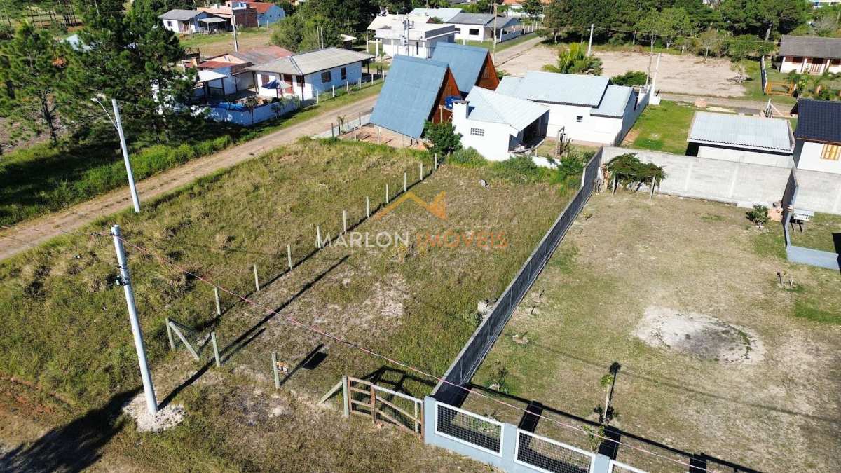  - Lindo terreno de frente para o norte, na Praia Paraíso em Torres/RS.