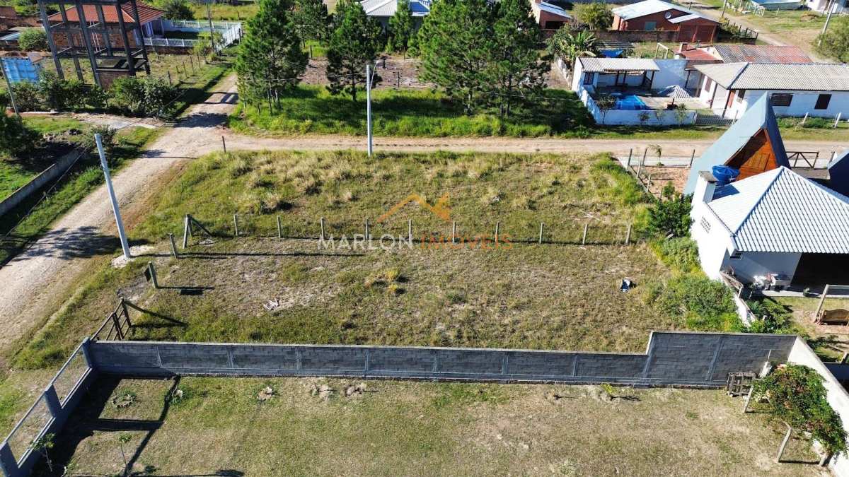  - Lindo terreno de frente para o norte, na Praia Paraíso em Torres/RS.