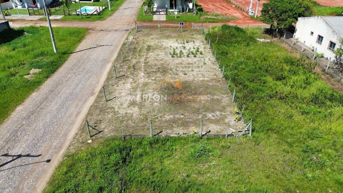  - Terreno de ESQUINA à venda na Praia Paraíso em Torres/RS . Escriturado, registrado, Leste/sul. Pronto para construir!